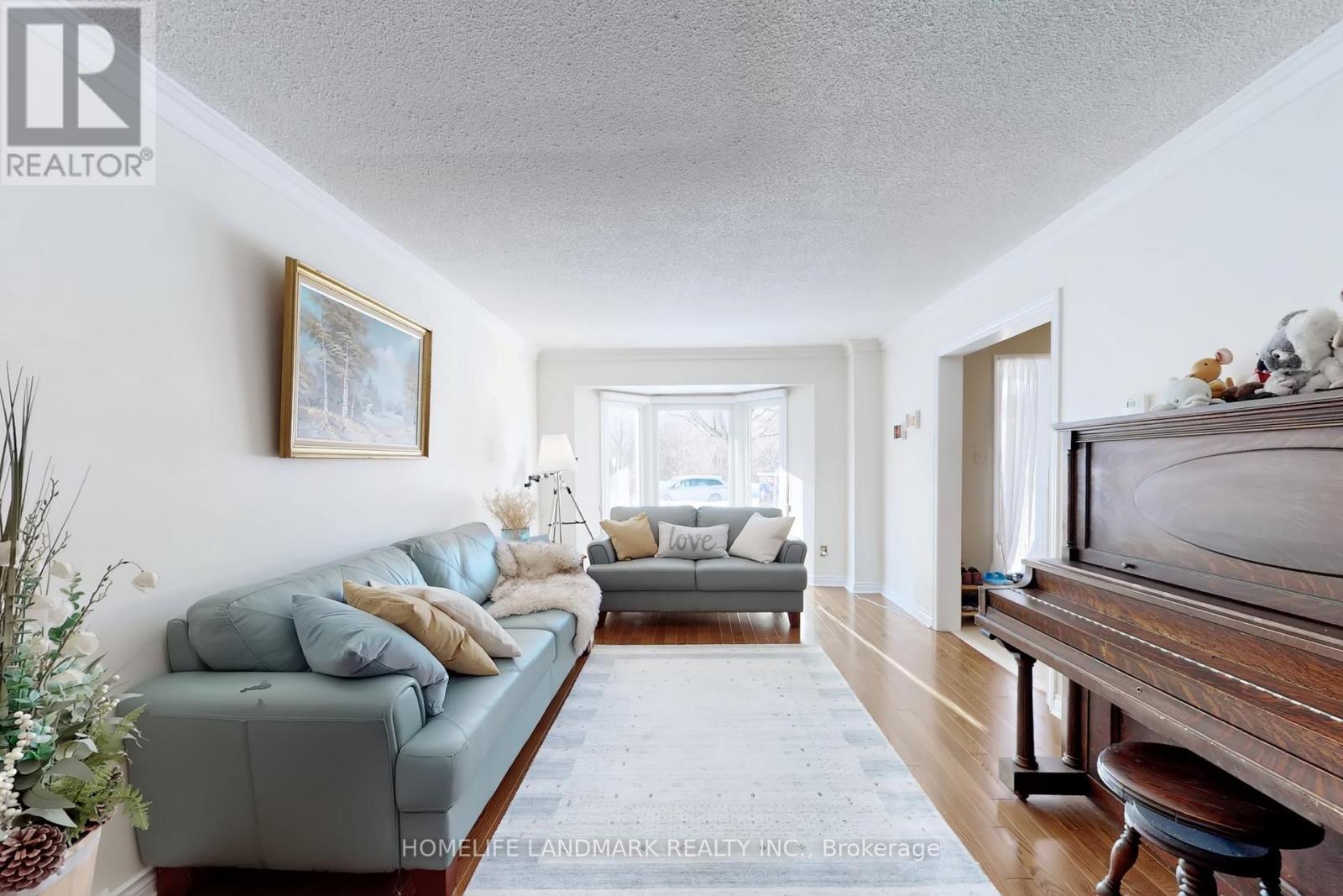 16 Willis Drive, Aurora, Ontario  L4G 5N8 - Photo 6 - N12914126