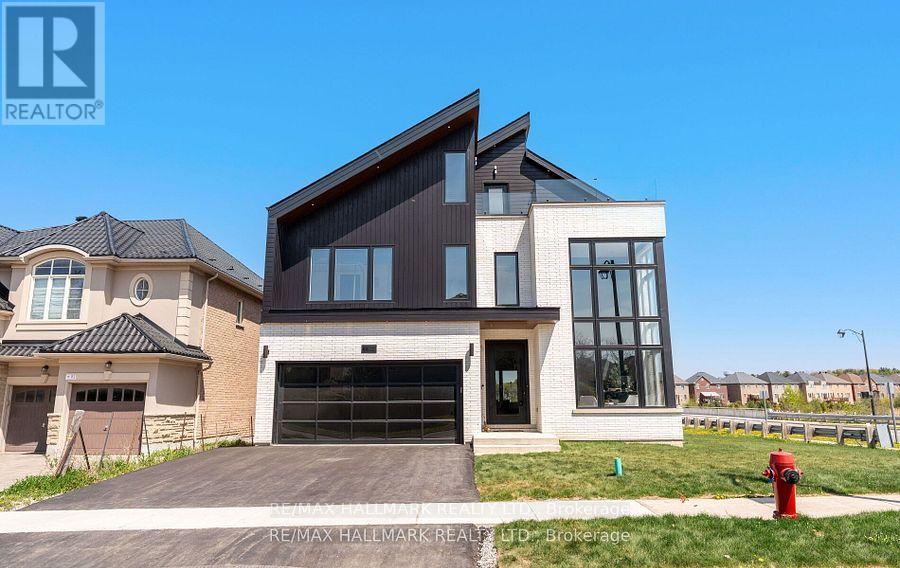 88 COSFORD STREET, Aurora, Ontario