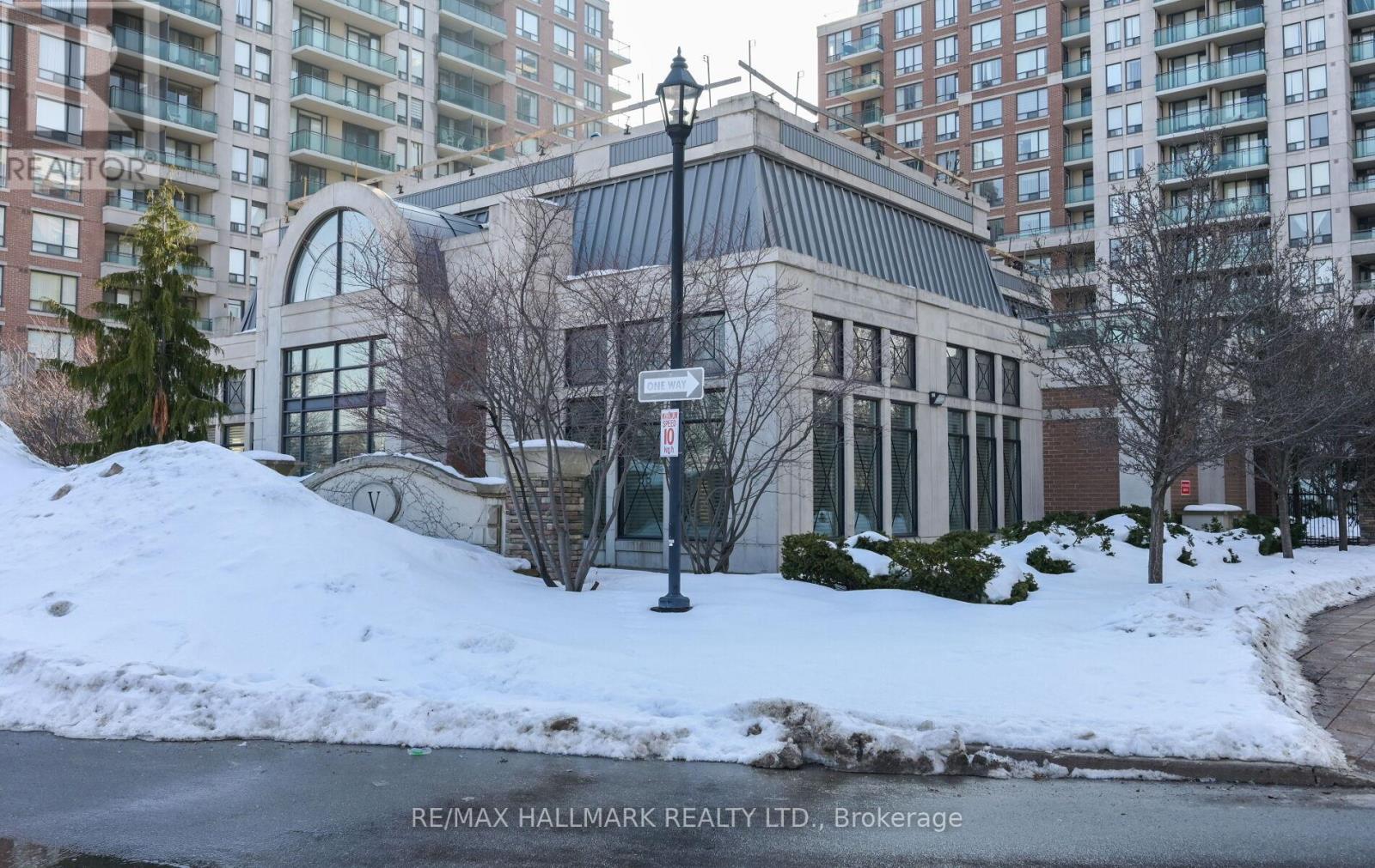 1016 - 350 Red Maple Road, Richmond Hill, Ontario  L4C 6P5 - Photo 7 - N12914196