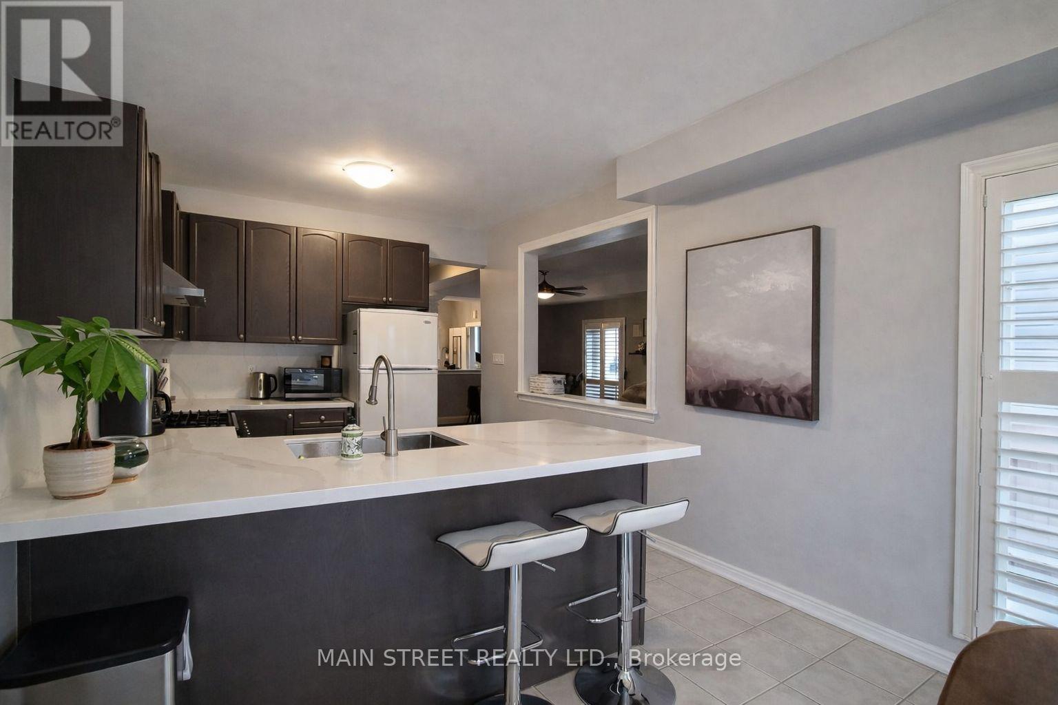 25 Lundigan Drive, Georgina, Ontario  L4P 0C2 - Photo 6 - N12914208