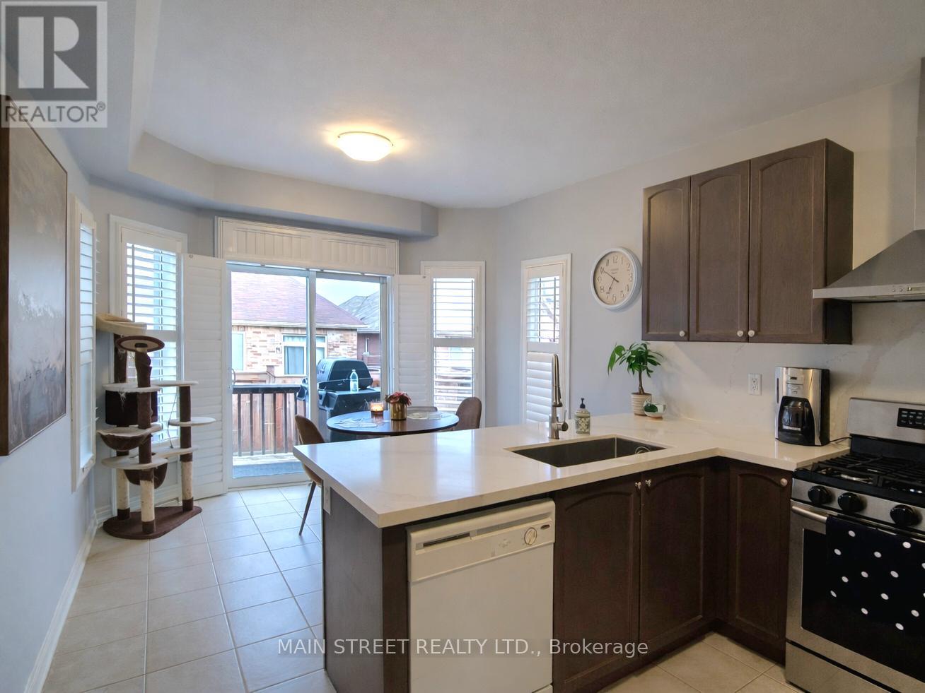 25 Lundigan Drive, Georgina, Ontario  L4P 0C2 - Photo 7 - N12914208