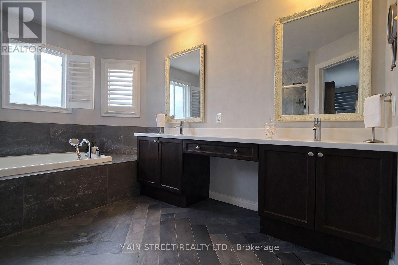 25 Lundigan Drive, Georgina, Ontario  L4P 0C2 - Photo 9 - N12914208