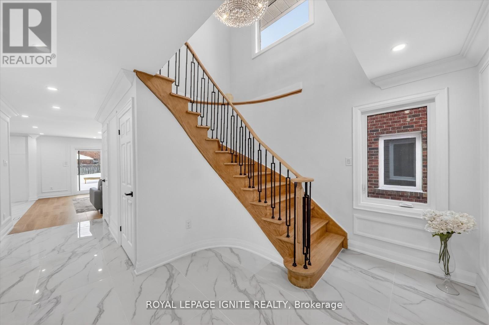 167 Mathewson Street, Vaughan, Ontario  L6A 1B8 - Photo 8 - N12914280