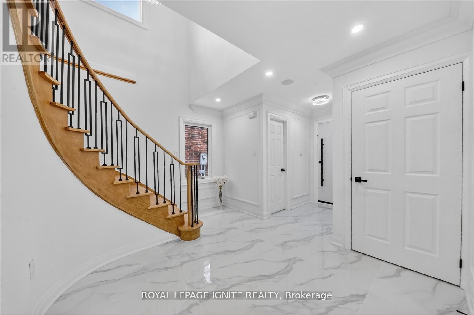 167 Mathewson Street, Vaughan, Ontario  L6A 1B8 - Photo 9 - N12914280