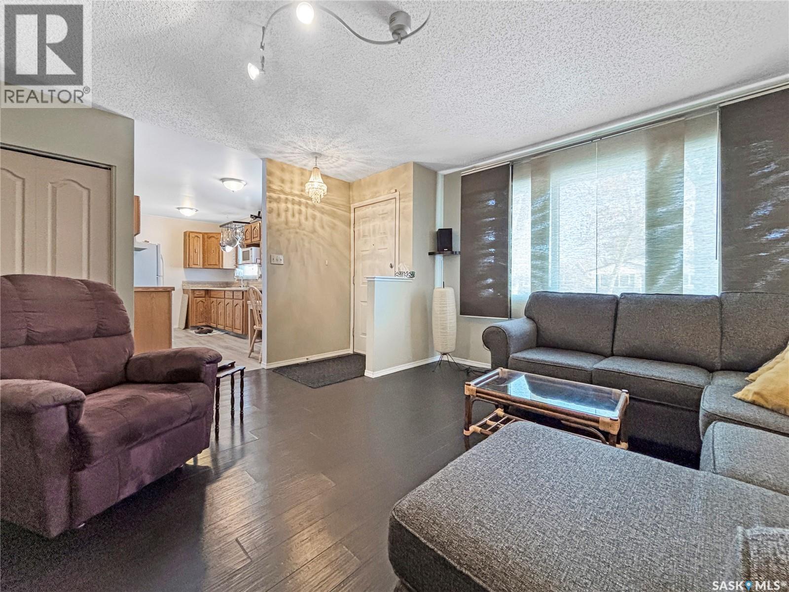 437 Douglas Crescent, Saskatoon, Saskatchewan  S7L 4T6 - Photo 4 - SK031141