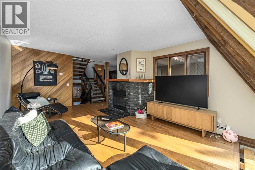 13, 828 Coach Bluff Crescent Sw, Calgary, Alberta  T3H 1A8 - Photo 11 - A2293433