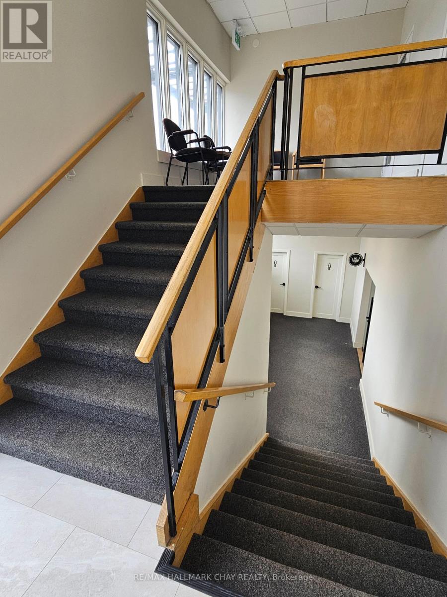 201 - 60 Collier Street, Barrie (City Centre), Ontario  L4M 1G8 - Photo 2 - S12914070