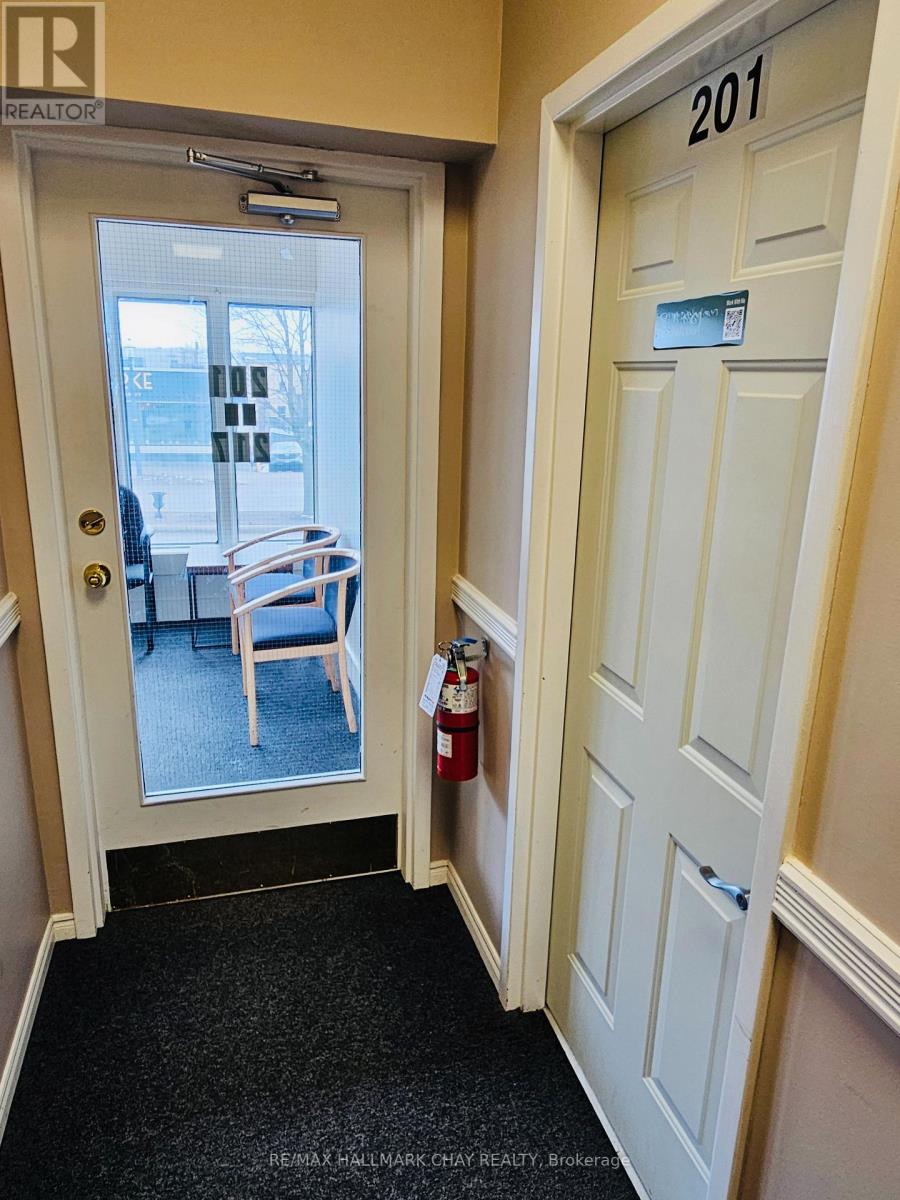 201 - 60 Collier Street, Barrie (City Centre), Ontario  L4M 1G8 - Photo 4 - S12914070