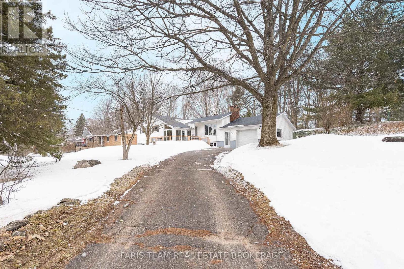 257 Church Street, Penetanguishene, Ontario  L9M 1G6 - Photo 2 - S12914072