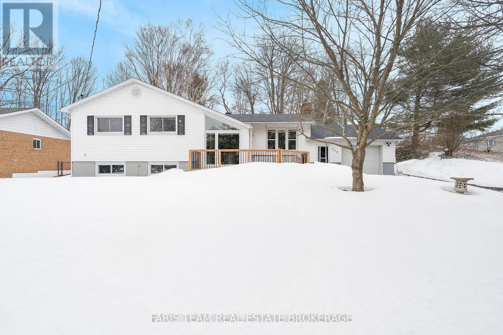 257 Church Street, Penetanguishene, Ontario  L9M 1G6 - Photo 3 - S12914072