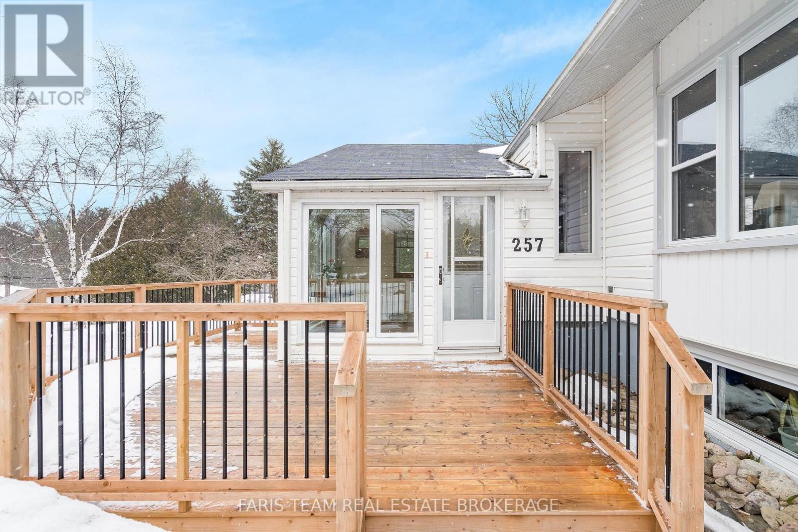 257 Church Street, Penetanguishene, Ontario  L9M 1G6 - Photo 4 - S12914072