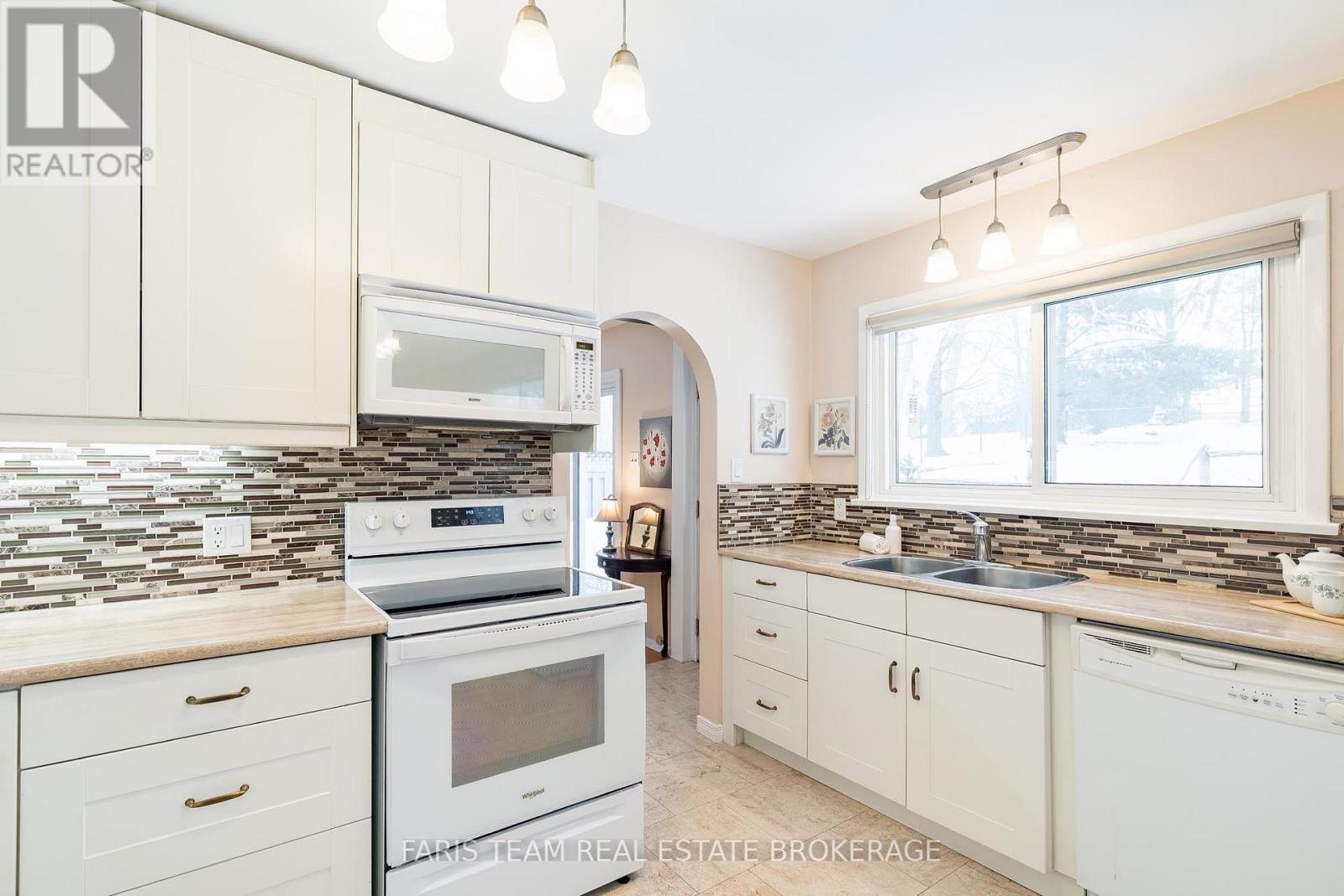 257 Church Street, Penetanguishene, Ontario  L9M 1G6 - Photo 8 - S12914072