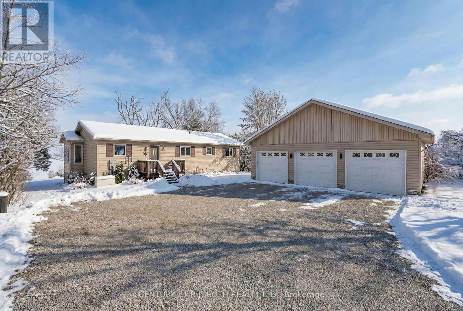 95 Lakeshore Road E, Oro-Medonte, Ontario  L0L 2E0 - Photo 3 - S12914118