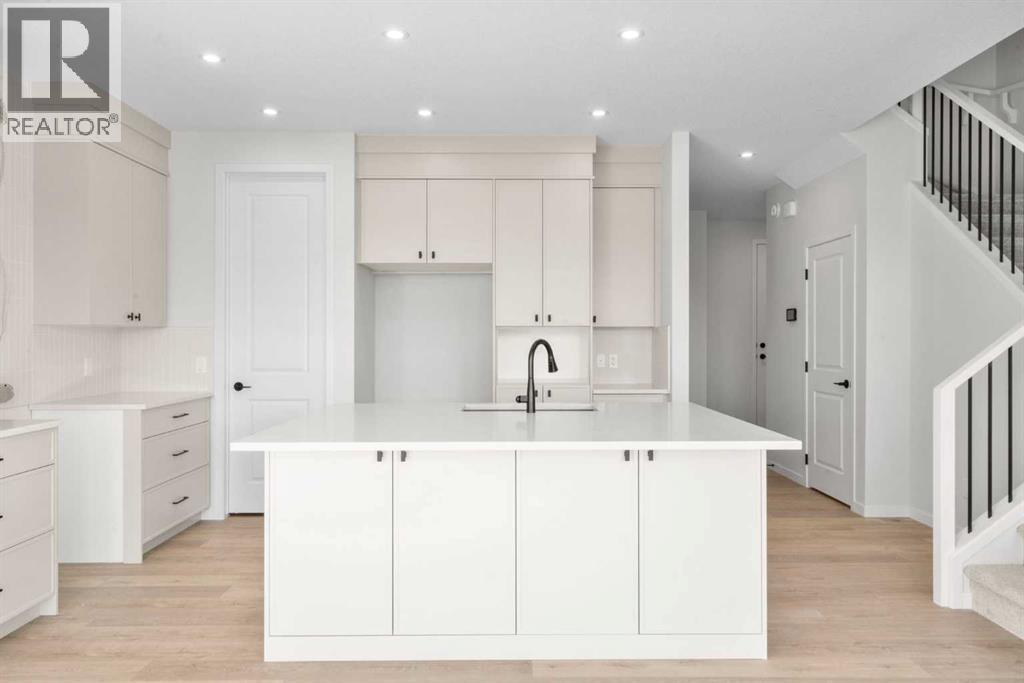 270 West Grove Lane Sw, Calgary, Alberta  T3H 6K8 - Photo 2 - A2294806