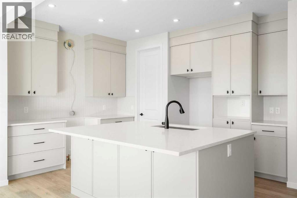 270 West Grove Lane Sw, Calgary, Alberta  T3H 6K8 - Photo 3 - A2294806