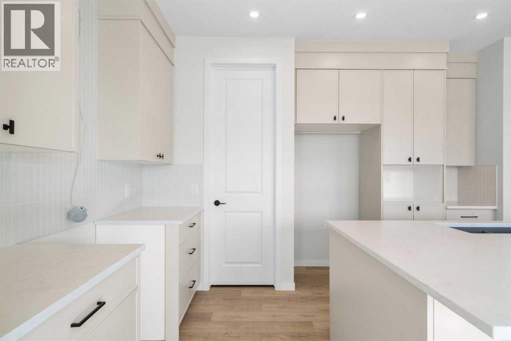 270 West Grove Lane Sw, Calgary, Alberta  T3H 6K8 - Photo 6 - A2294806