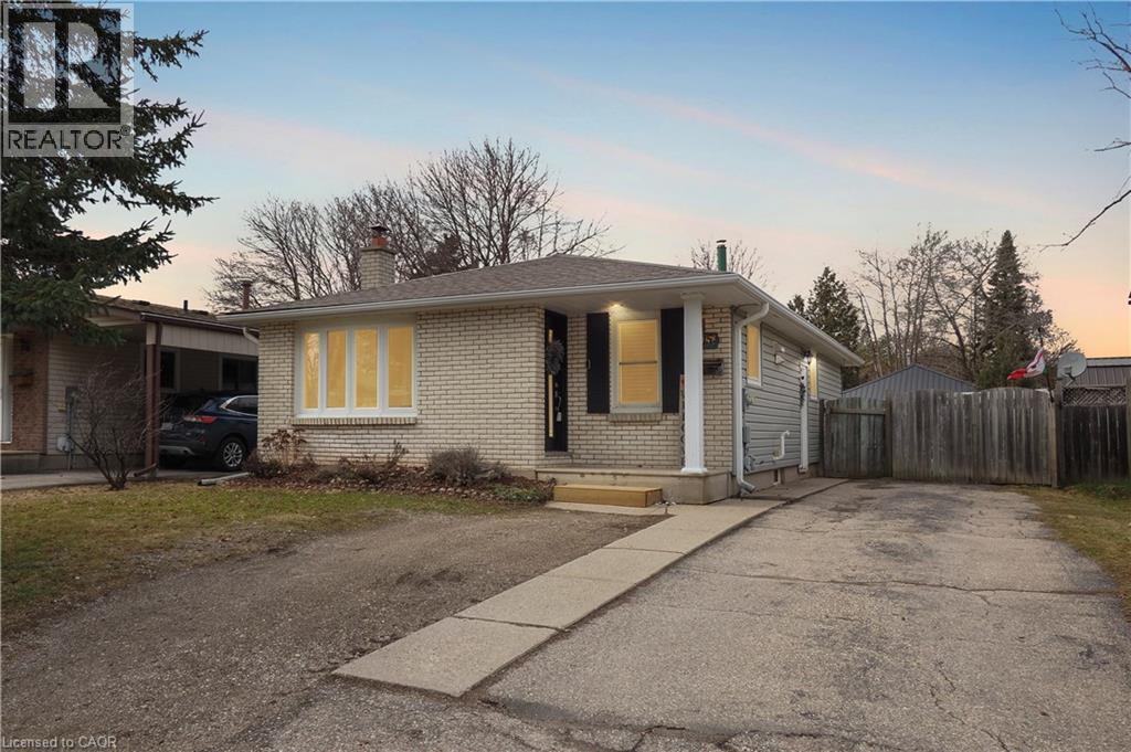 15 MILTON Avenue W, cambridge, Ontario