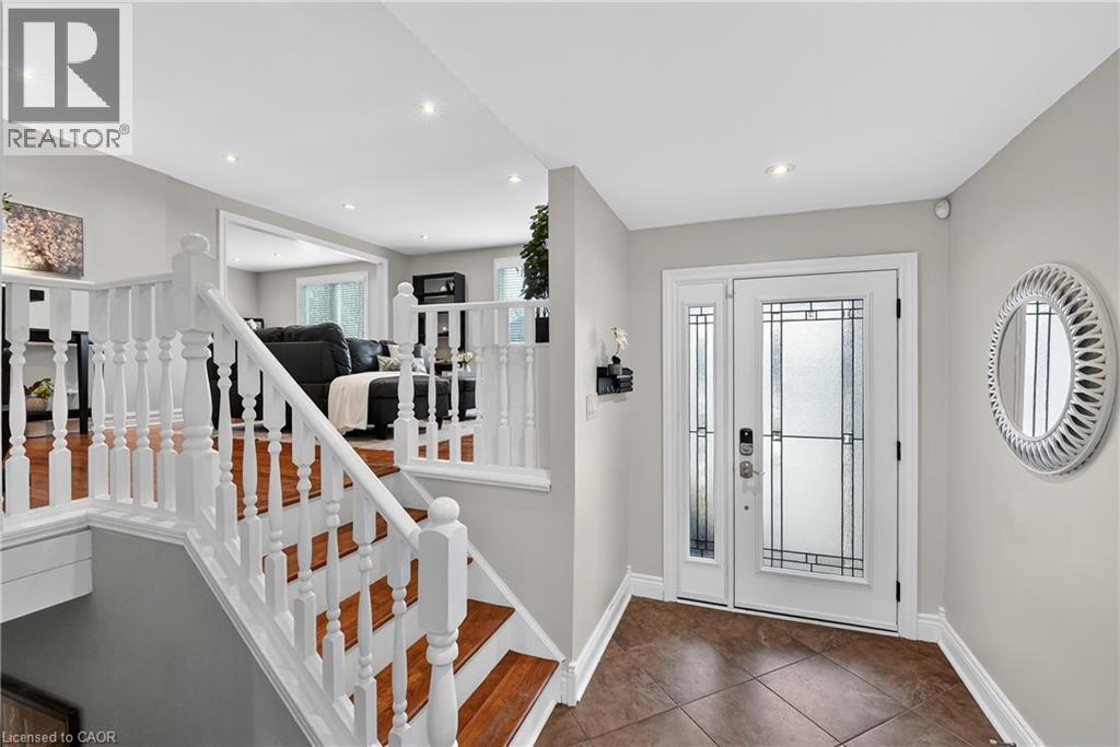 16 Samuel Road, Grimsby, Ontario  L3M 4P6 - Photo 3 - 40807384