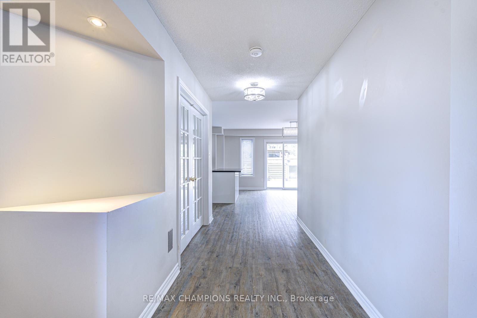 20 Bell Street, Barrie, Ontario  L4N 0J2 - Photo 11 - S12690152