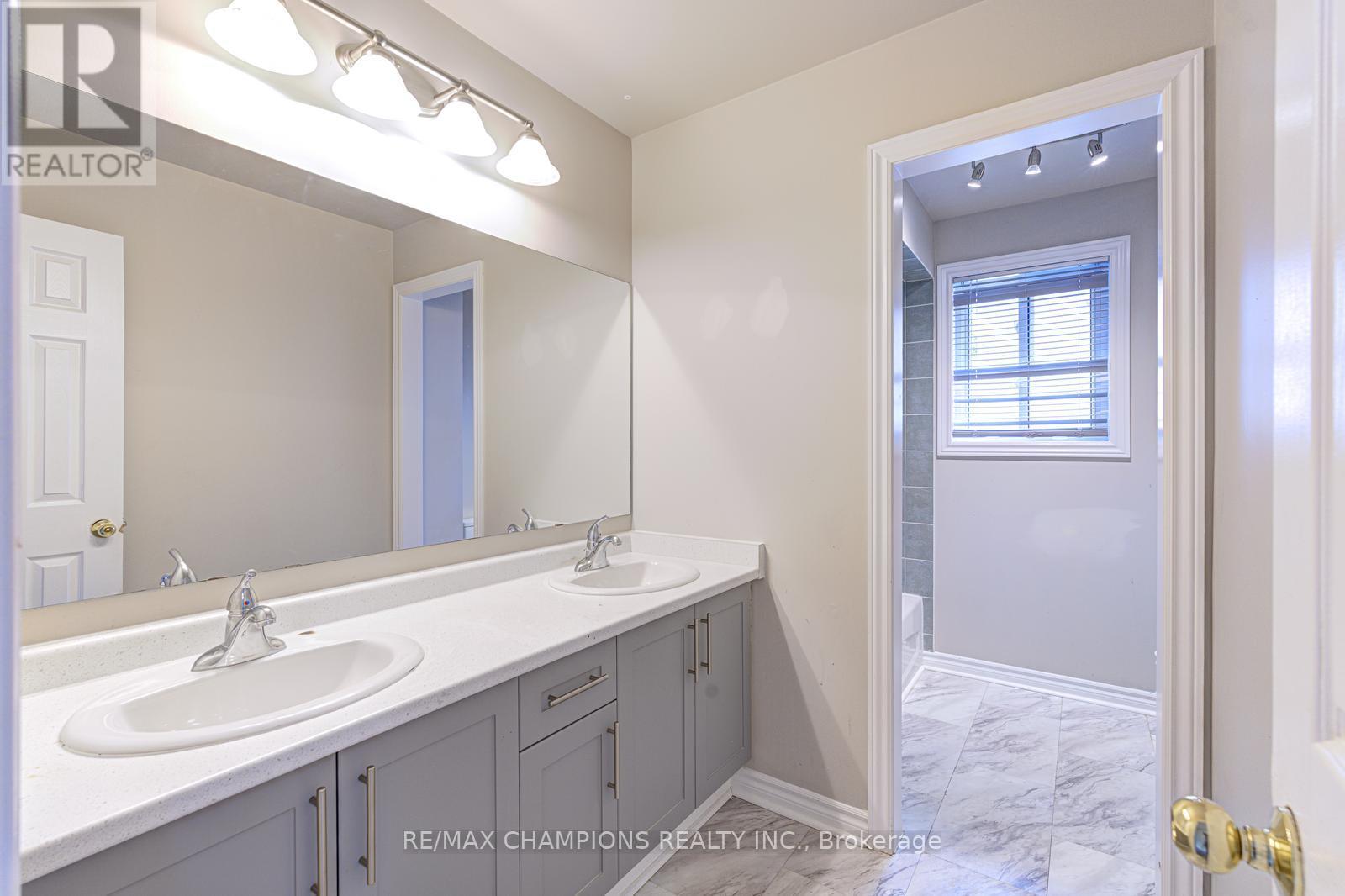 20 Bell Street, Barrie, Ontario  L4N 0J2 - Photo 31 - S12690152