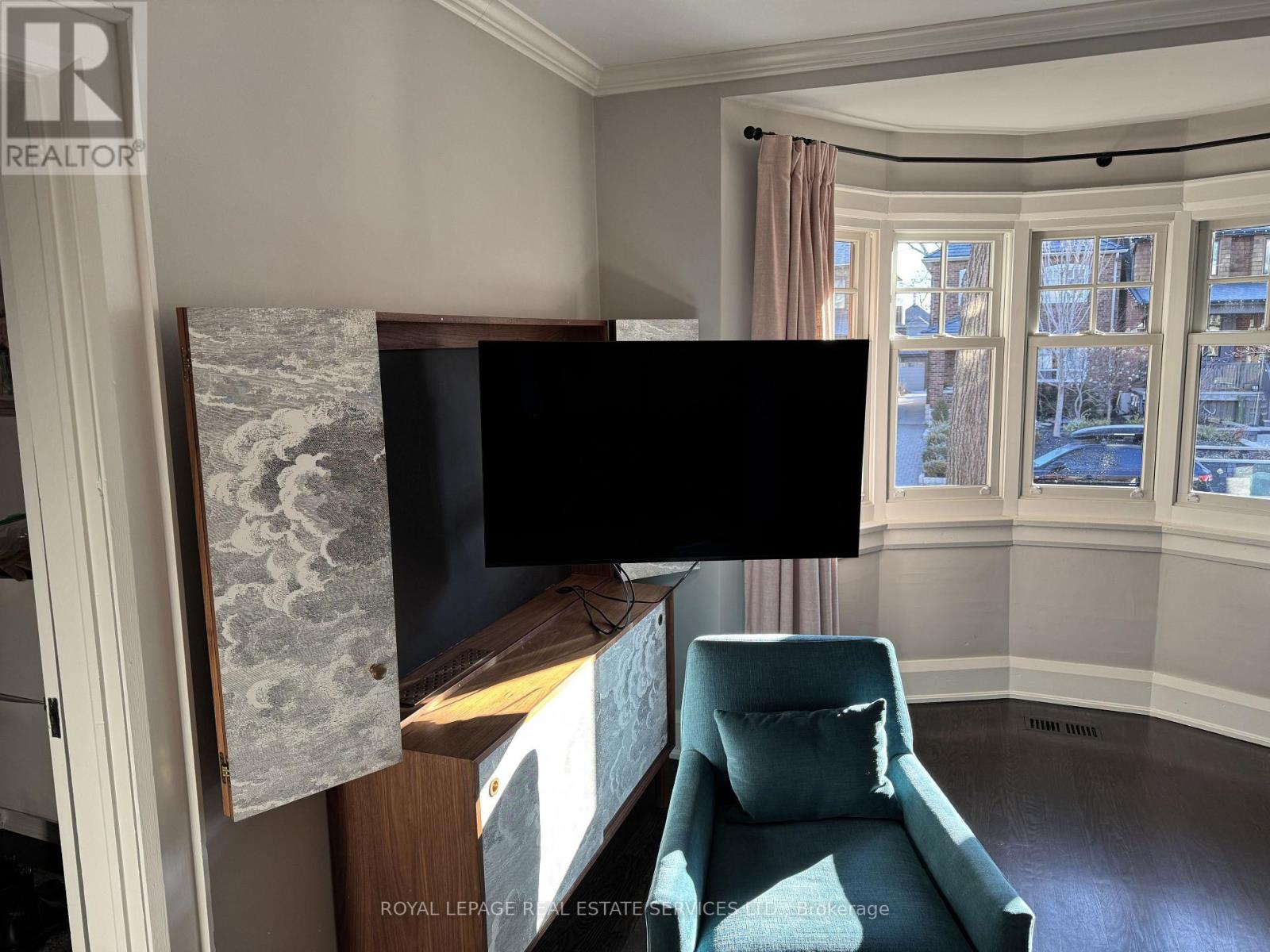 396 Durie Street, Toronto (Runnymede-Bloor West Village), Ontario  M6S 3G4 - Photo 10 - W12912340