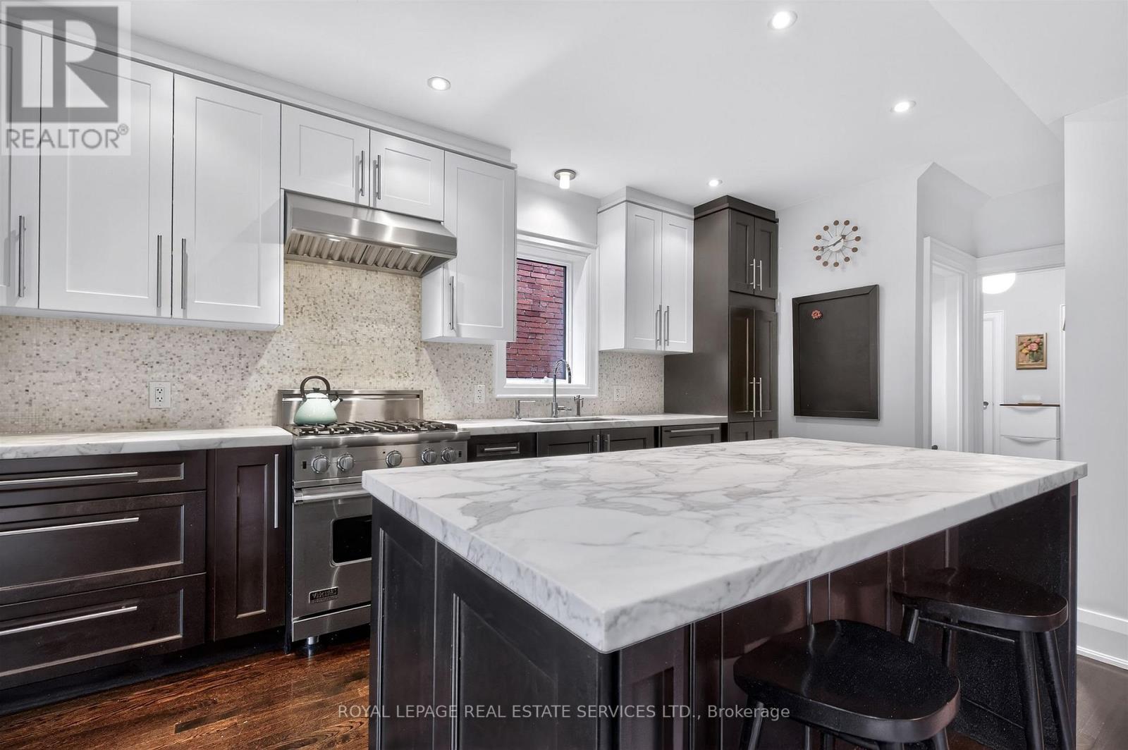 396 Durie Street, Toronto (Runnymede-Bloor West Village), Ontario  M6S 3G4 - Photo 14 - W12912340