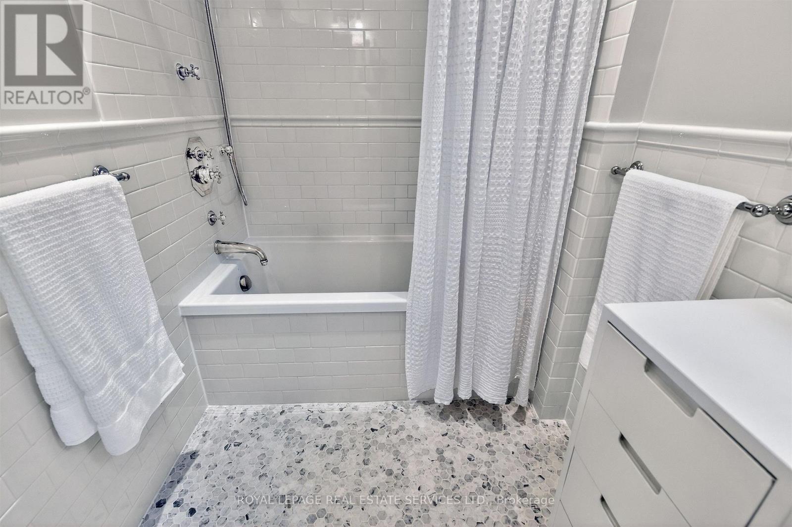 396 Durie Street, Toronto (Runnymede-Bloor West Village), Ontario  M6S 3G4 - Photo 29 - W12912340