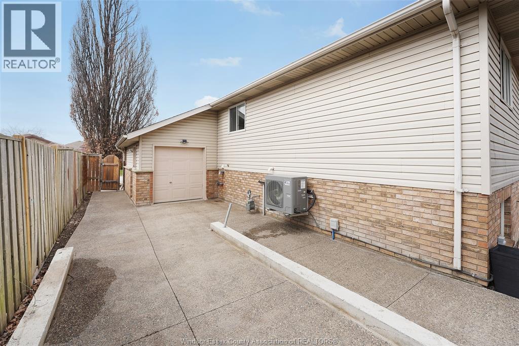 3888 Aristotle Crescent, Windsor, Ontario  N9G 2N9 - Photo 37 - 26006075