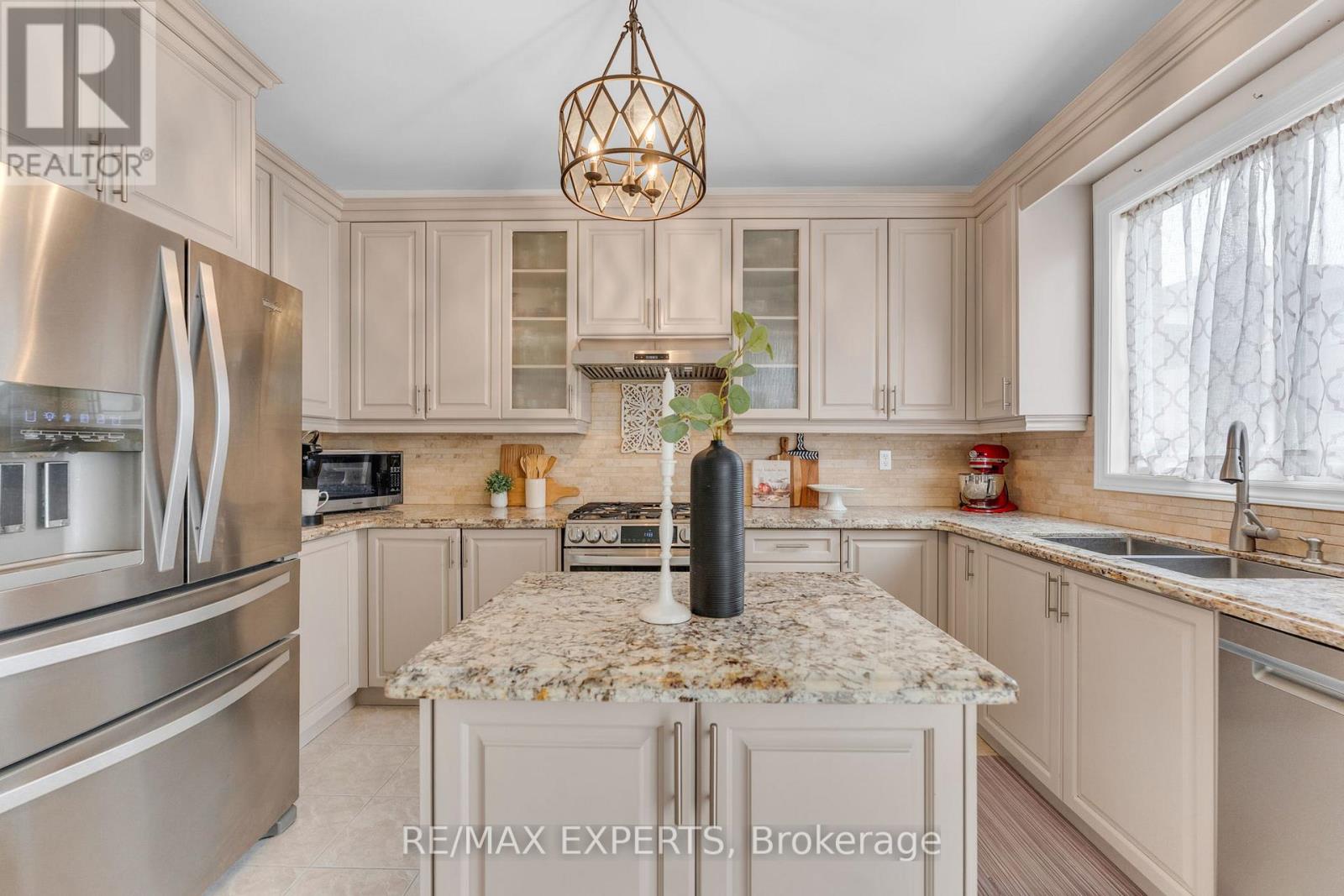 13 Villagewood Street, Brampton (Bram East), Ontario  L6P 2C3 - Photo 15 - W12914064