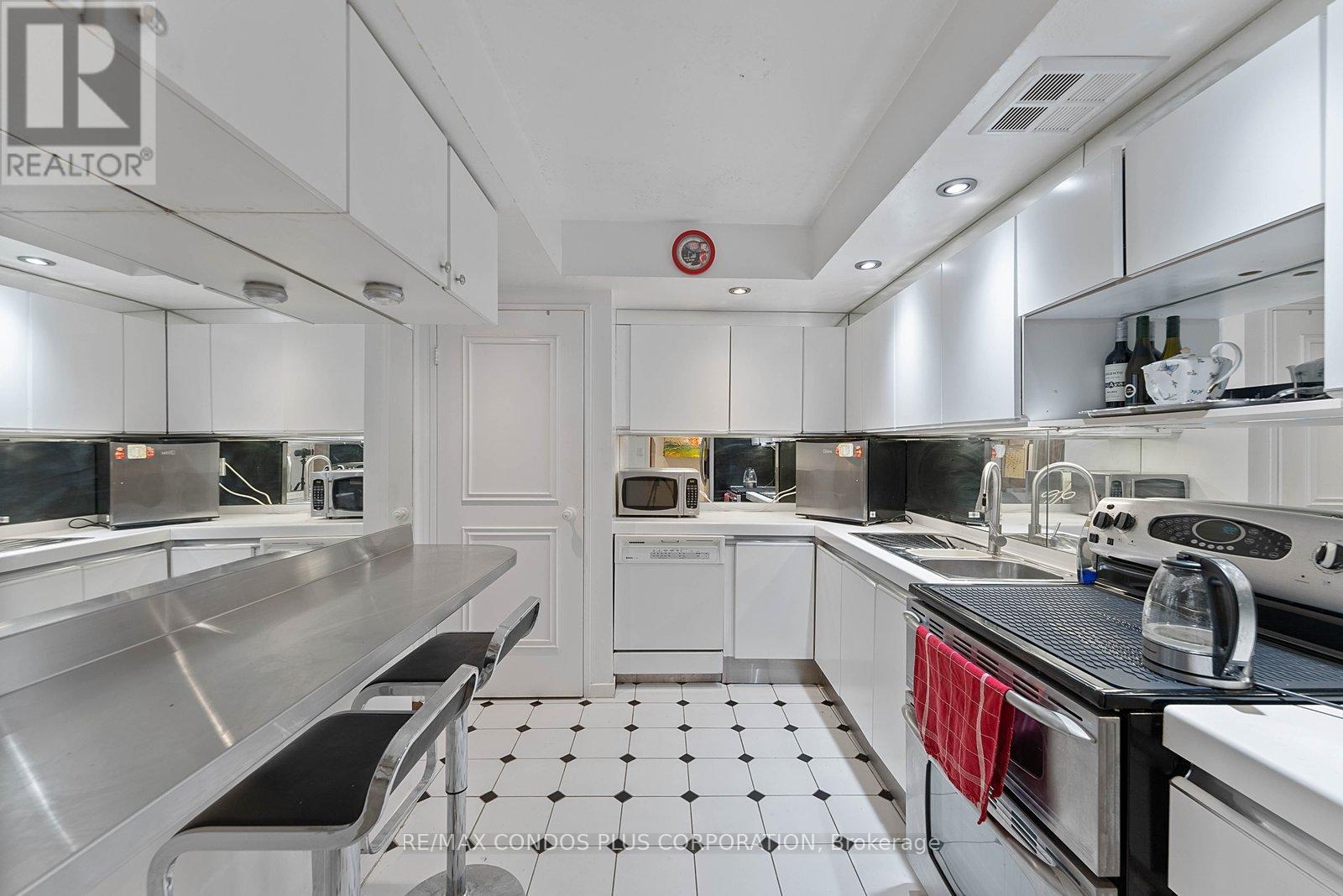 511 - 2045 Lake Shore Boulevard W, Toronto (Mimico), Ontario  M8V 2Z6 - Photo 7 - W12914068