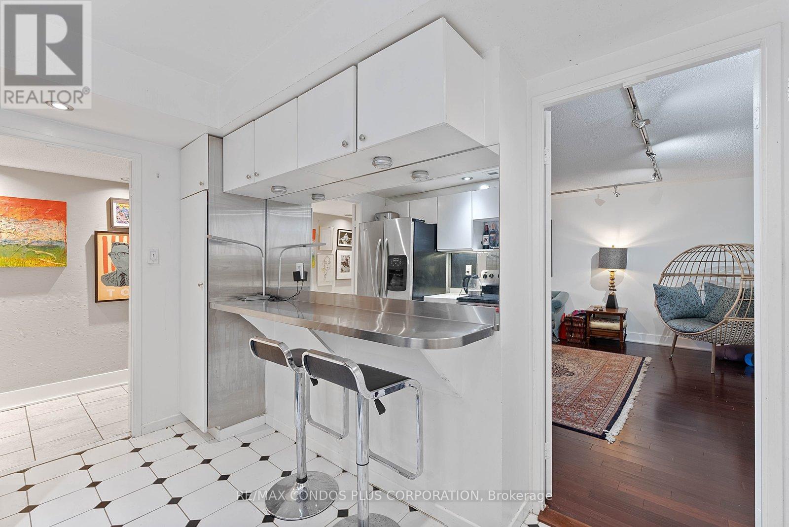 511 - 2045 Lake Shore Boulevard W, Toronto (Mimico), Ontario  M8V 2Z6 - Photo 8 - W12914068