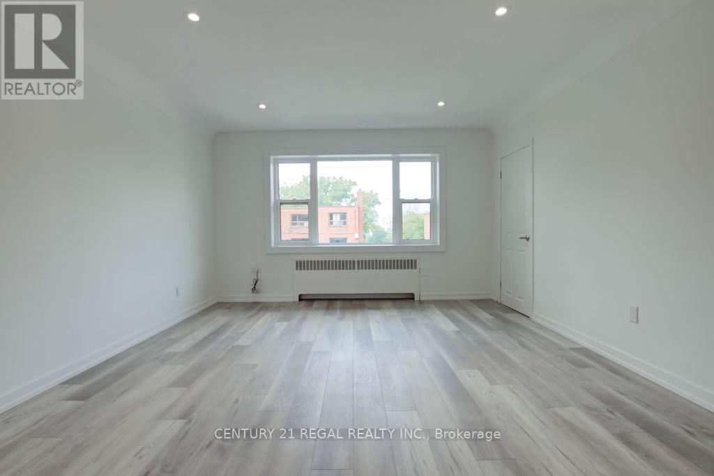 2127 Harris Crescent, Burlington (Brant), Ontario  L7R 1G4 - Photo 11 - W12914120