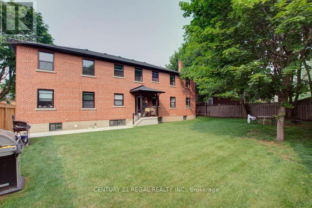 2127 Harris Crescent, Burlington (Brant), Ontario  L7R 1G4 - Photo 15 - W12914120