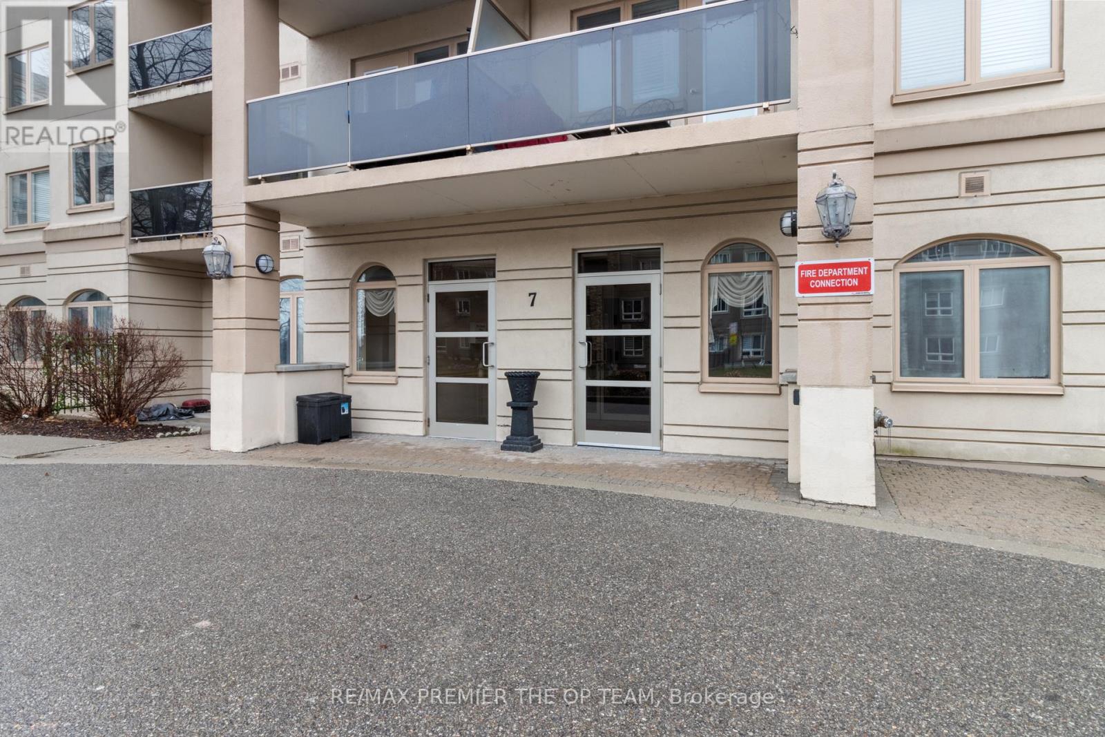 403 - 7 Dayspring Circle, Brampton, Ontario  L6P 1B8 - Photo 4 - W12914144