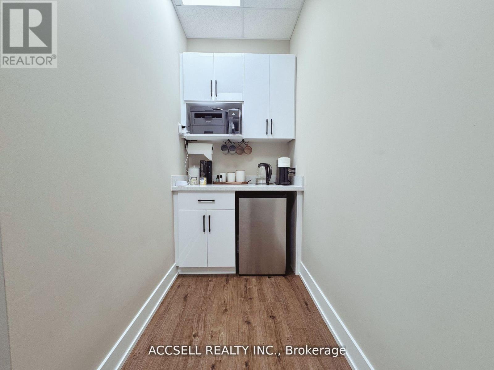 213 - 3485 Rebecca Street, Oakville (Qe Queen Elizabeth), Ontario  L6L 6X9 - Photo 5 - W12914254