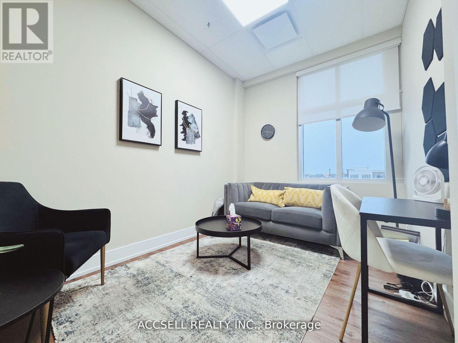 213 - 3485 Rebecca Street, Oakville (Qe Queen Elizabeth), Ontario  L6L 6X9 - Photo 7 - W12914254