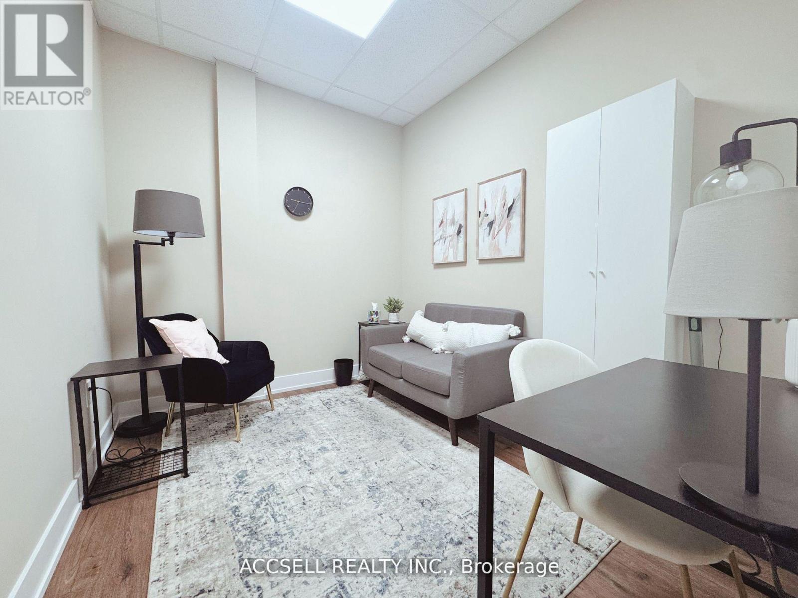 213 - 3485 Rebecca Street, Oakville (Qe Queen Elizabeth), Ontario  L6L 6X9 - Photo 9 - W12914254