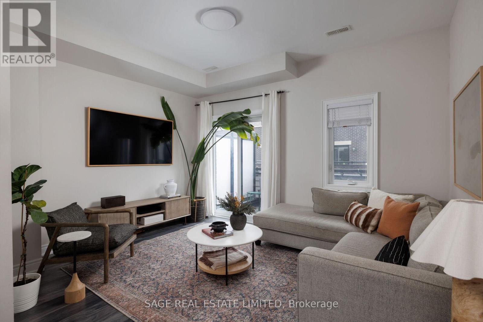 427 ROYAL YORK ROAD, Toronto, Ontario