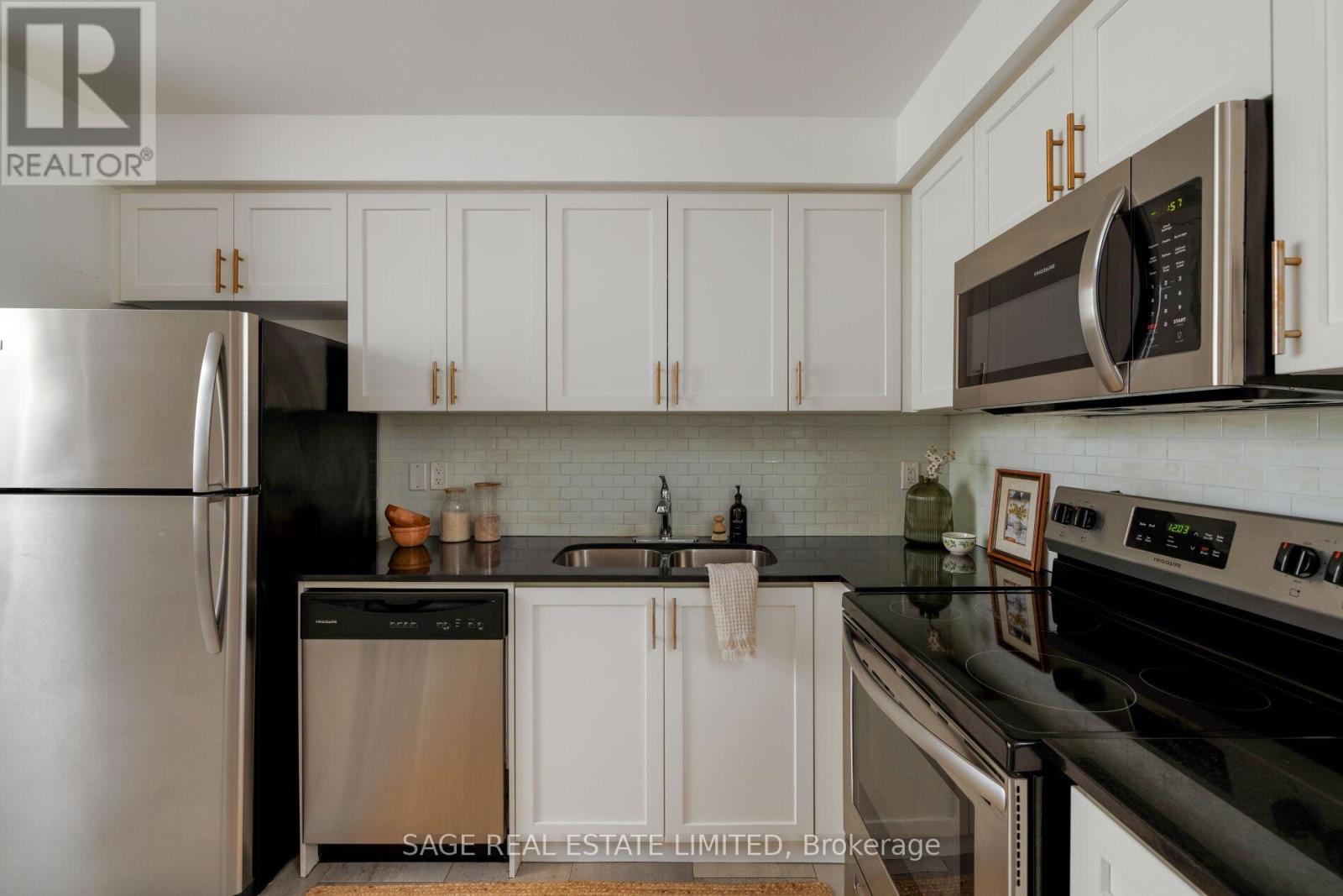 427 Royal York Road, Toronto, Ontario  M8Y 2R8 - Photo 7 - W12914264