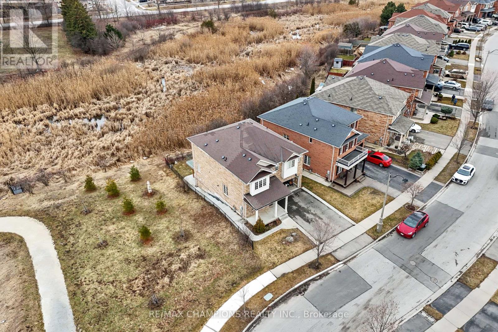 42 Abbotsbury Drive, Brampton (Credit Valley), Ontario  L6X 0S3 - Photo 2 - W12914332