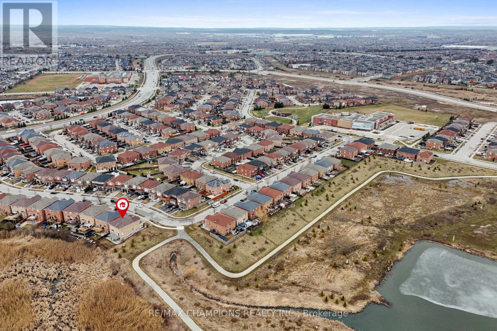 42 Abbotsbury Drive, Brampton (Credit Valley), Ontario  L6X 0S3 - Photo 3 - W12914332