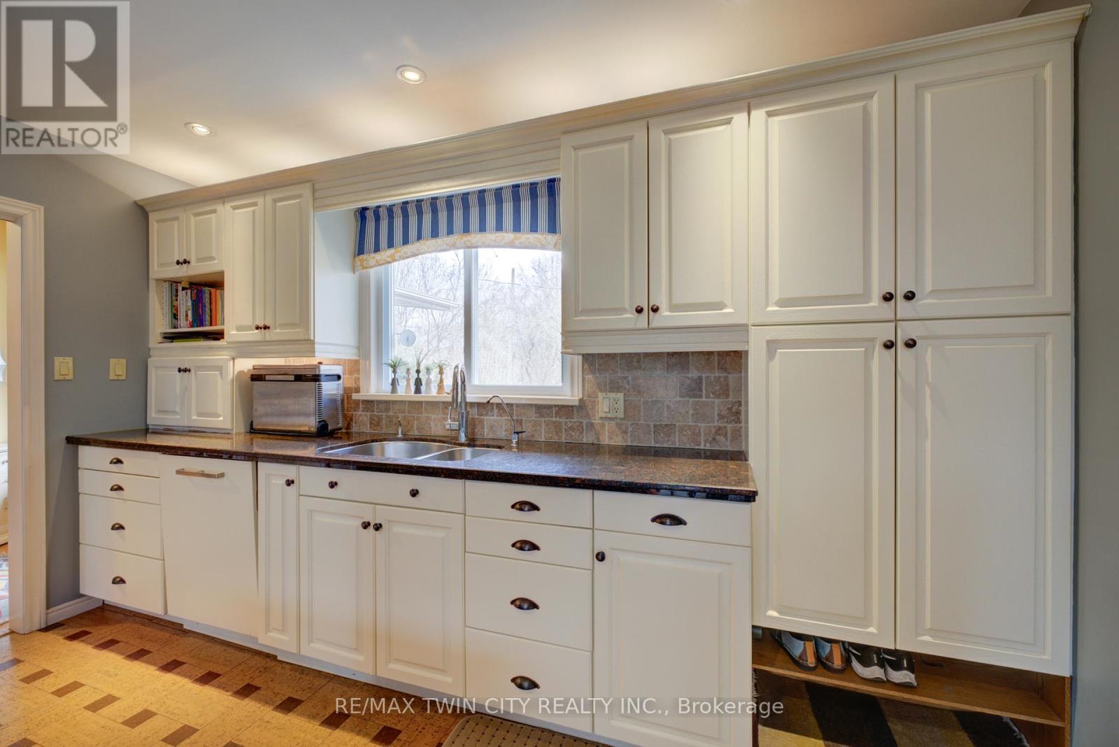 9 Summerhayes Crescent, Brantford, Ontario  N3R 5H9 - Photo 6 - X12914030