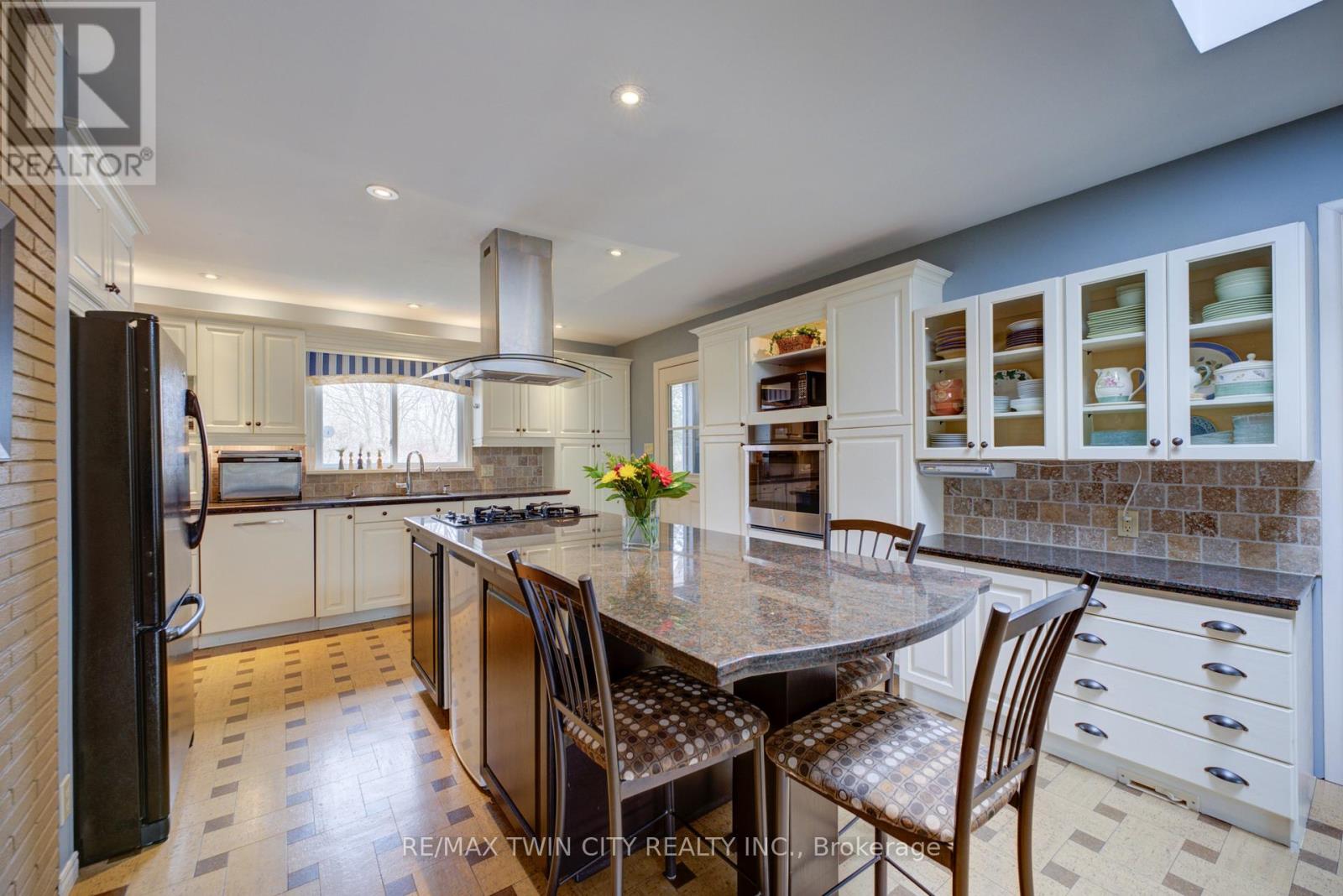 9 Summerhayes Crescent, Brantford, Ontario  N3R 5H9 - Photo 8 - X12914030