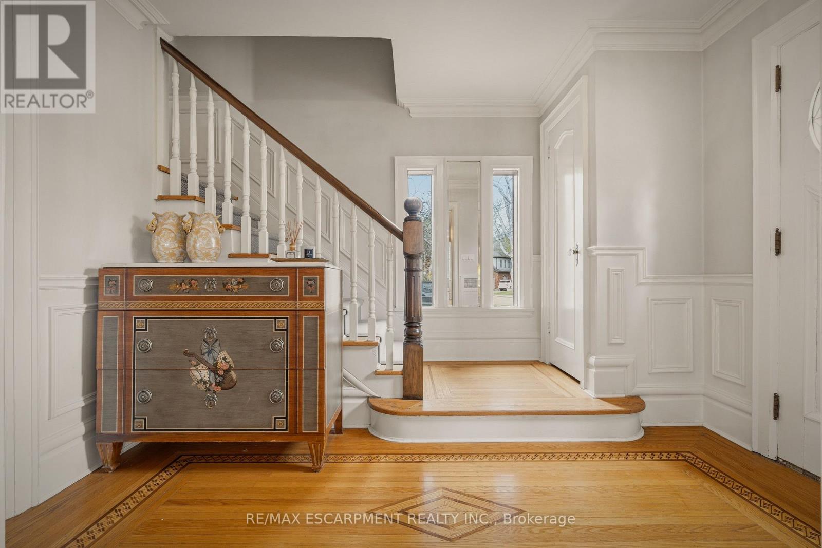 74 Oak Knoll Drive, Hamilton, Ontario  L8S 4C4 - Photo 4 - X12914060