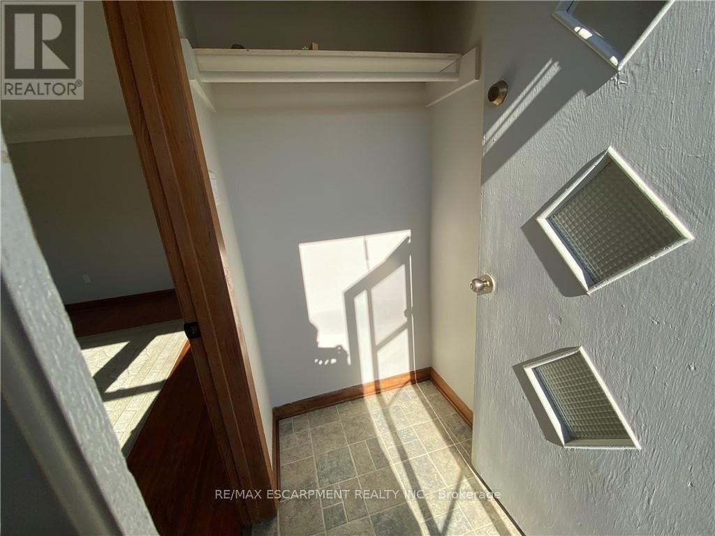 Lower - 300 Knoll Street, Port Colborne (Main Street), Ontario  L3K 5B9 - Photo 3 - X12914062