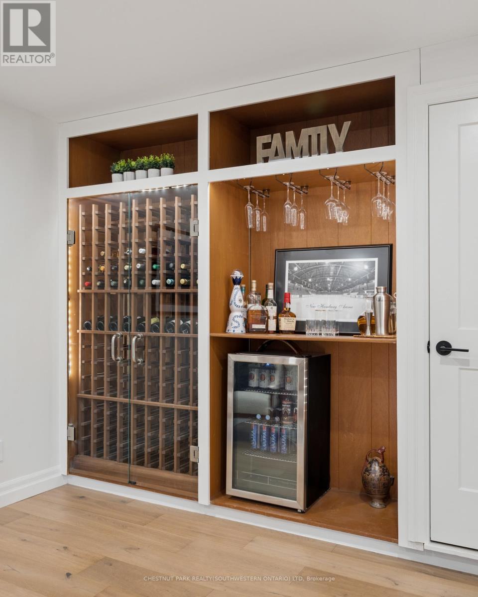 757 Westmount Road W, Kitchener, Ontario  N2M 1S3 - Photo 22 - X12914104