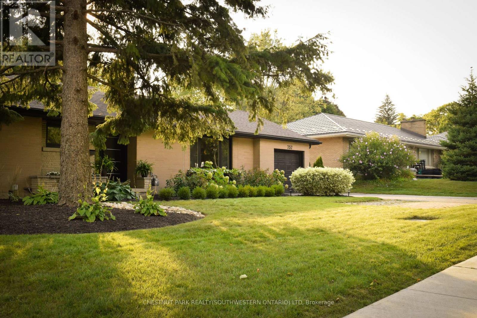 757 Westmount Road W, Kitchener, Ontario  N2M 1S3 - Photo 3 - X12914104