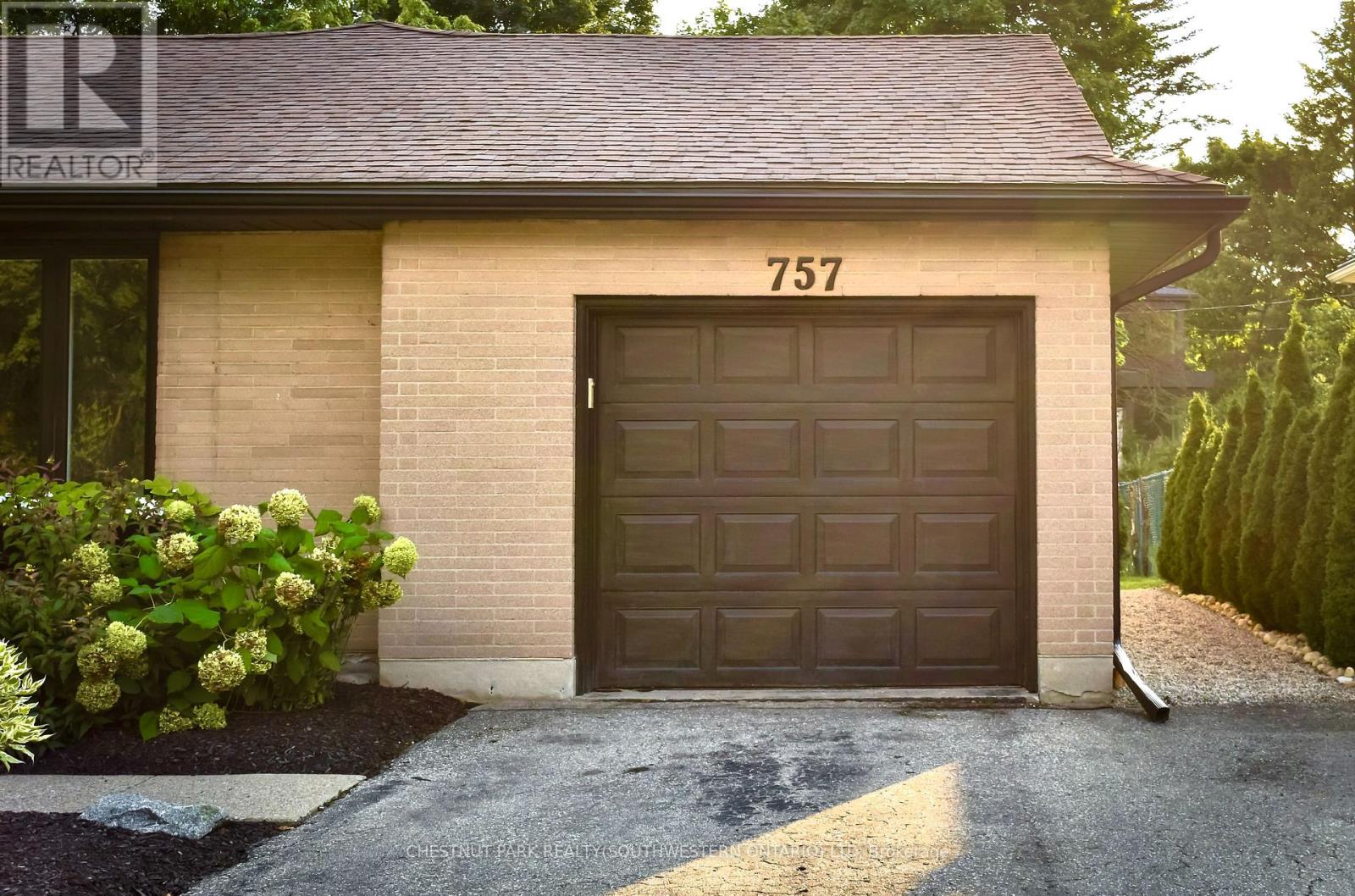 757 Westmount Road W, Kitchener, Ontario  N2M 1S3 - Photo 4 - X12914104