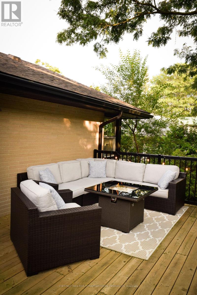 757 Westmount Road W, Kitchener, Ontario  N2M 1S3 - Photo 42 - X12914104