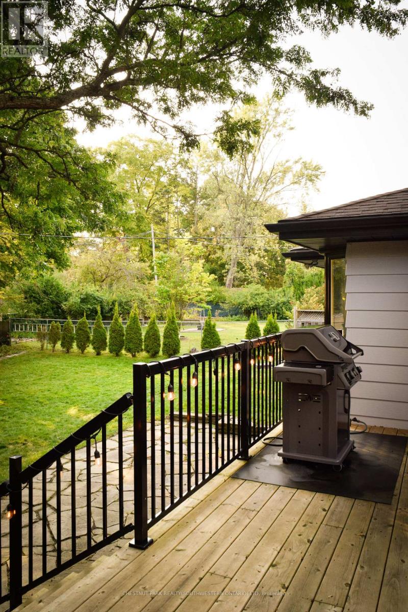 757 Westmount Road W, Kitchener, Ontario  N2M 1S3 - Photo 44 - X12914104